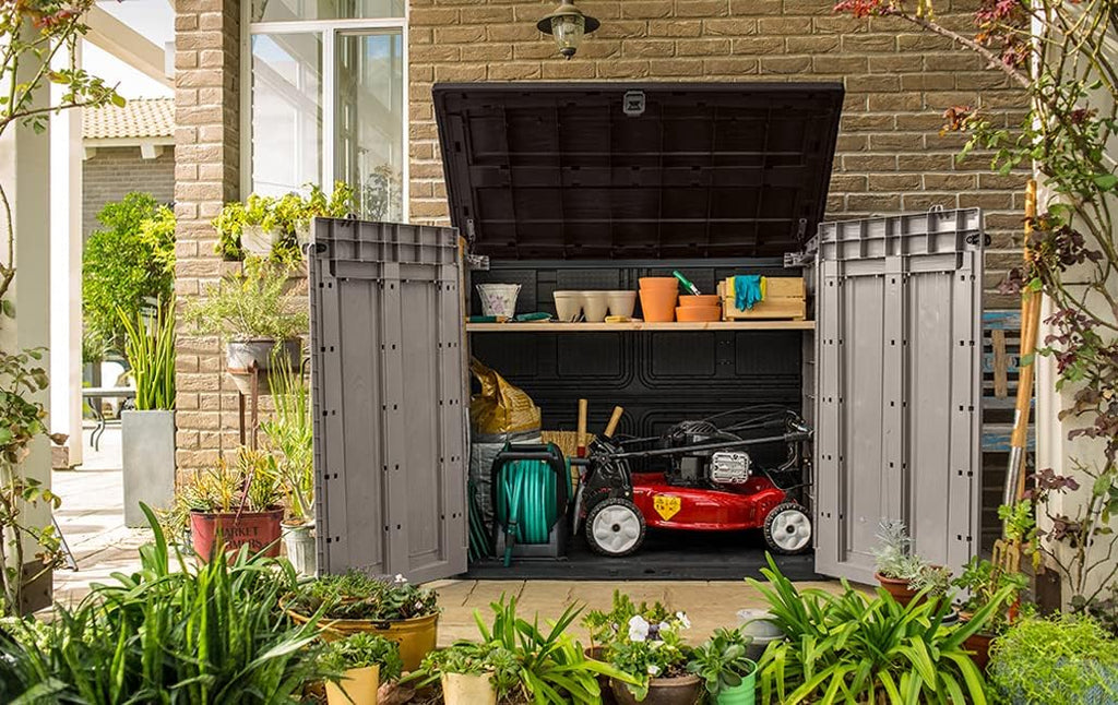 Keter Store it Out Pro Mülltonnenbox mit Gasdruckfeder, wetterfest, abschließbar, beige, 1.200 L, 145,5 x 82 x 123cm, passend für 2x240l Abfalltonnen