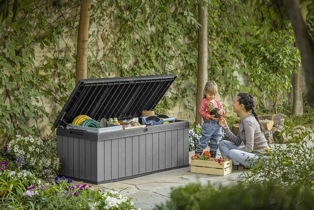 Keter Darwin Auflagenbox, Kissenbox, 380 l, Grau – Hydraulisches Kolbensystem mit Gasdruckfeder für Deckel, Abschließbar, Pflegeleicht, Holzoptik, Polsterbox